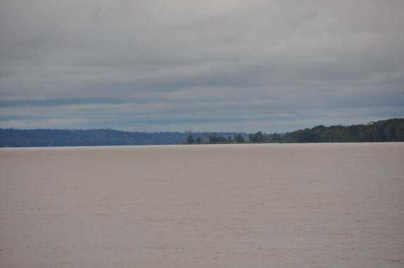 Navegando pelo rio Amazonas